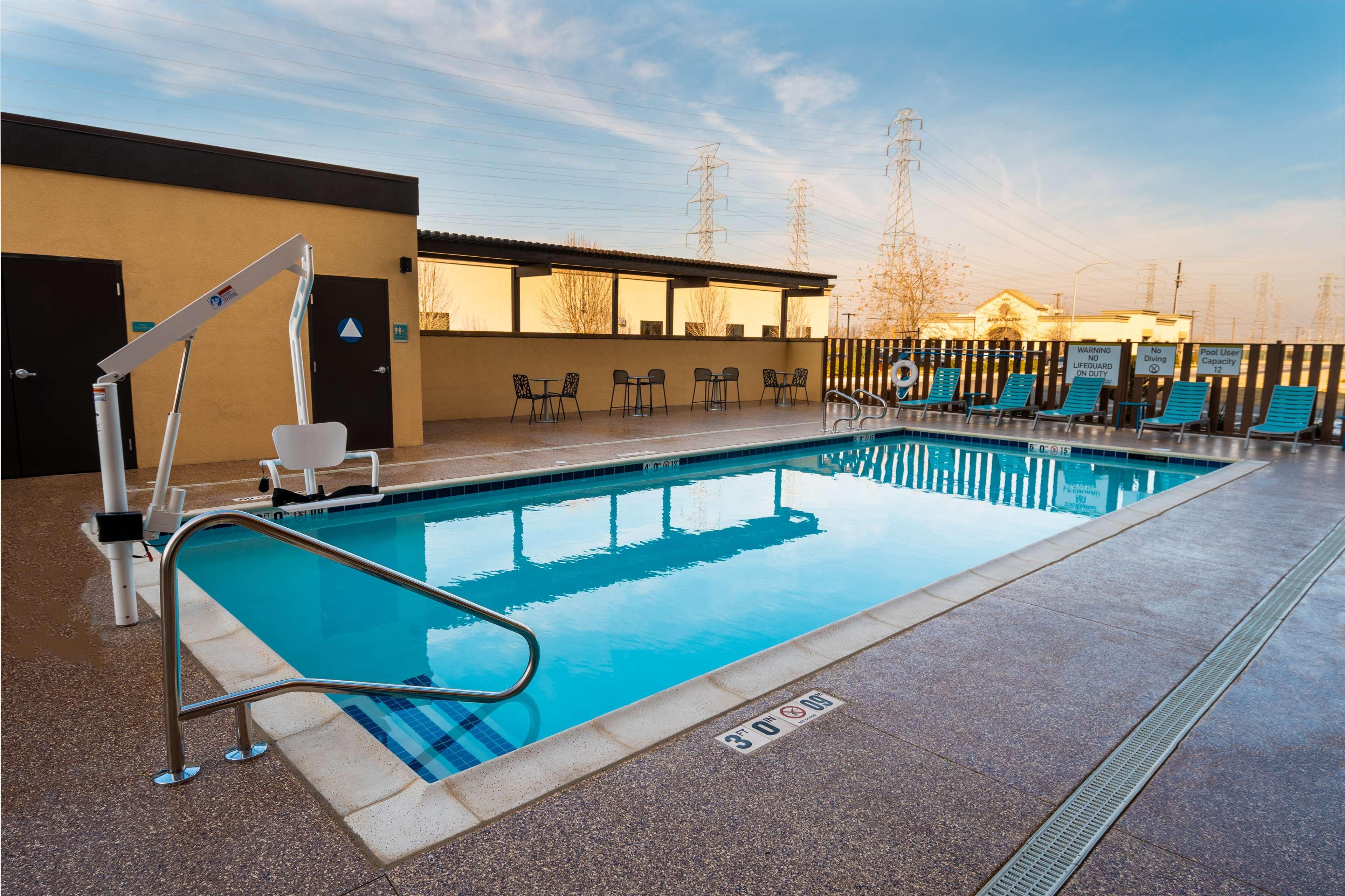 Home2 Suites Бейкерсфилд Экстерьер фото