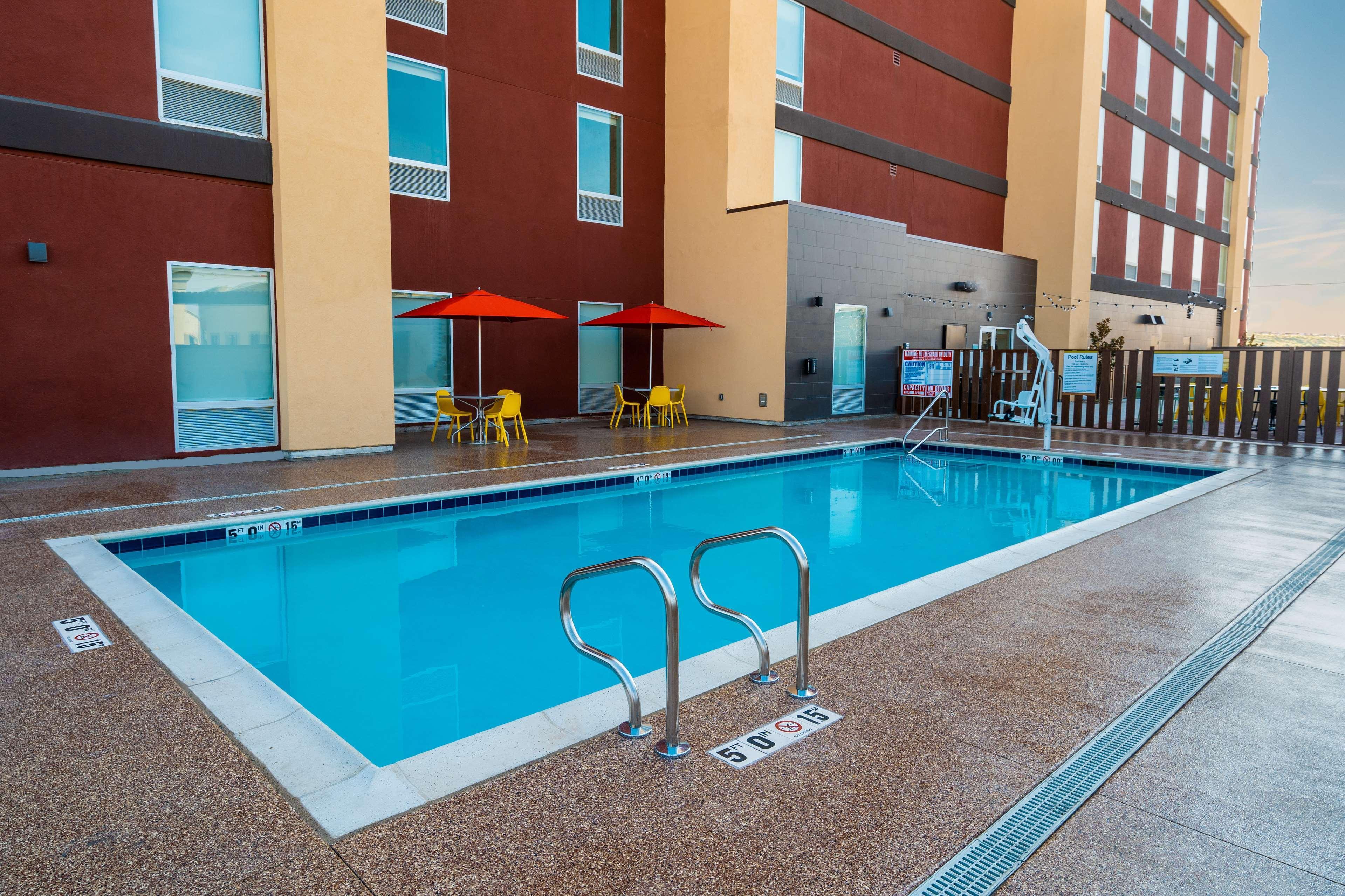 Home2 Suites Бейкерсфилд Экстерьер фото