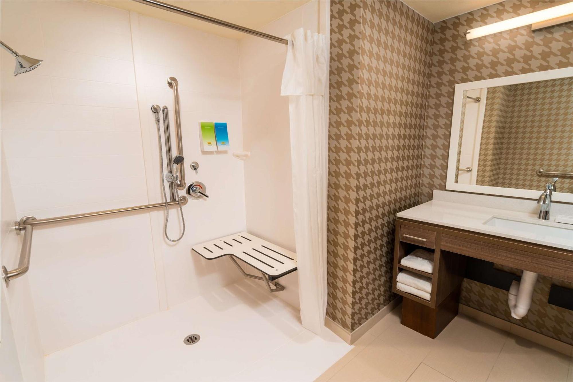 Home2 Suites Бейкерсфилд Экстерьер фото
